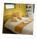 Chambre du gite à sancerre du gite de la Francoise, dans les teintes de jaune